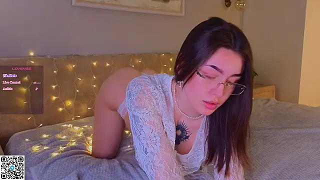 Snapshot of TinyMollys chatting on March 2026 03:06:01 PM TinyMollys online show from March 2026 03:06:01 PM