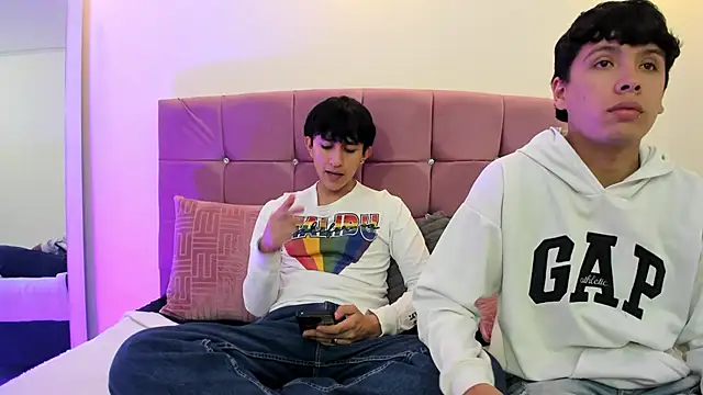 hoot booys  online show from February 2026 08:13:02 PM