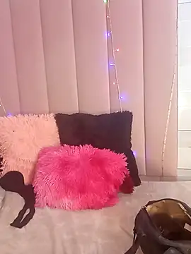 petite coral online show from February 2026 03:33:01 AM