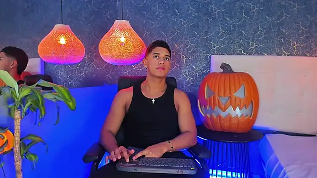 Snapshot of Zayne_cross chatting on October 2025 05:08:01 AM Zayne cross online show from October 2025 05:08:01 AM