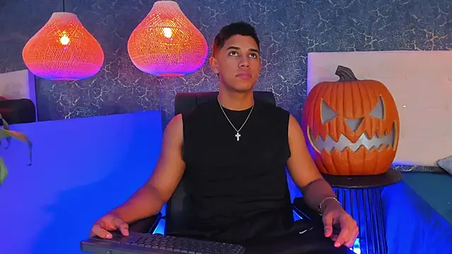 Snapshot of Zayne_cross chatting on October 2025 05:41:01 AM Zayne cross online show from October 2025 05:41:01 AM