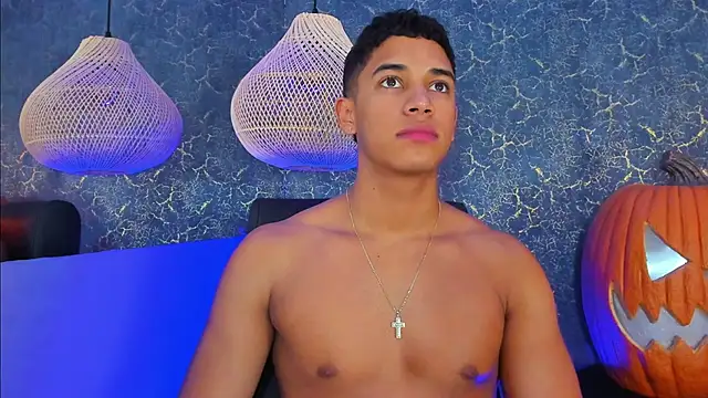 Snapshot of Zayne_cross chatting on October 2025 11:55:02 AM Zayne cross online show from October 2025 11:55:02 AM