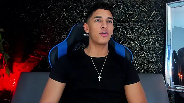 Snapshot of Zayne_cross chatting on November 2025 05:48:02 PM Zayne cross online show from November 2025 05:48:02 PM