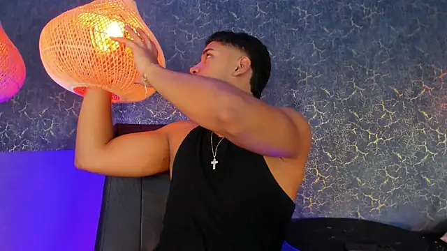 Snapshot of Zayne_cross chatting on November 2025 06:09:02 PM Zayne cross online show from November 2025 06:09:02 PM