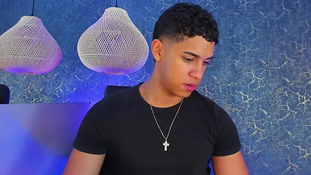 Snapshot of Zayne_cross chatting on November 2025 05:28:02 AM Zayne cross online show from November 2025 05:28:02 AM