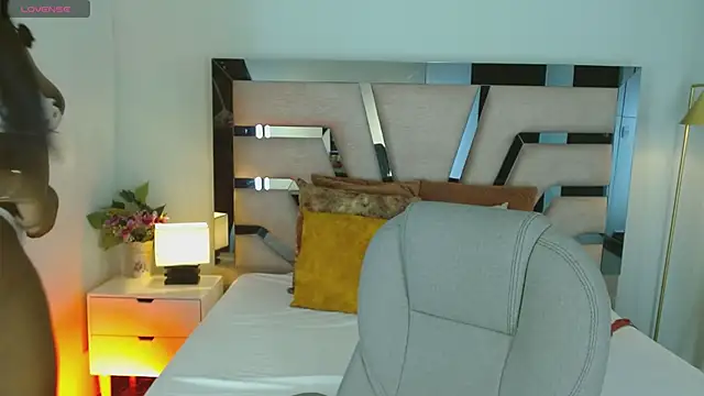 Snapshot of Maiacharris_ chatting on December 2025 07:40:02 PM Maiacharris online show from December 2025 07:40:02 PM