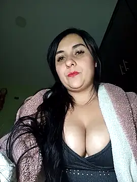 Snapshot of Kymberlaury chatting on October 2025 03:32:01 AM Kymberlaury online show from October 2025 03:32:01 AM