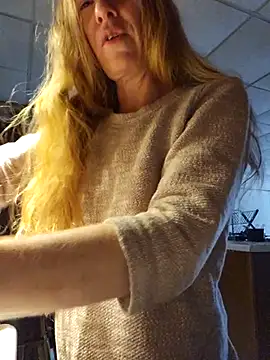 Snapshot of embershines chatting on February 2026 06:29:02 PM embershines online show from February 2026 06:29:02 PM