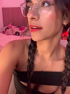 Snapshot of elegant__rouse chatting on April 2026 01:33:01 AM elegant rouse online show from April 2026 01:33:01 AM
