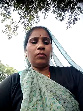 OliveGreen22 online show from October 2025 06:03:02 AM