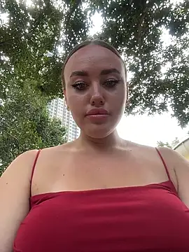 Snapshot of KiraSunshine chatting on March 2026 03:43:01 AM KiraSunshine online show from March 2026 03:43:01 AM