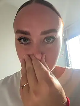 Snapshot of KiraSunshine chatting on March 2026 01:00:02 AM KiraSunshine online show from March 2026 01:00:02 AM