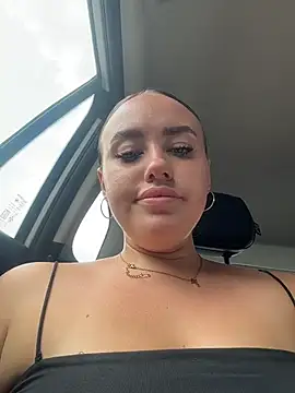 Snapshot of KiraSunshine chatting on March 2026 05:44:01 AM KiraSunshine online show from March 2026 05:44:01 AM