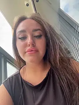 Snapshot of KiraSunshine chatting on March 2026 04:15:02 AM KiraSunshine online show from March 2026 04:15:02 AM