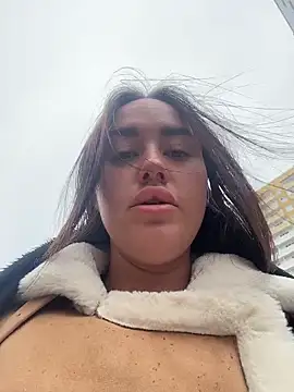 Snapshot of KiraSunshine chatting on April 2026 04:43:01 AM KiraSunshine online show from April 2026 04:43:01 AM