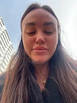 Snapshot of KiraSunshine chatting on April 2026 06:10:02 AM KiraSunshine online show from April 2026 06:10:02 AM