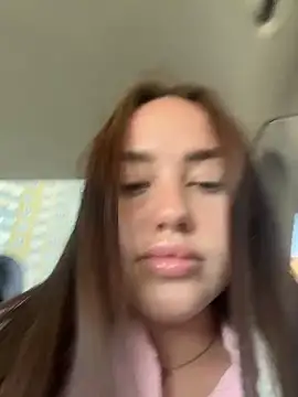 Snapshot of KiraSunshine chatting on April 2026 06:02:02 AM KiraSunshine online show from April 2026 06:02:02 AM