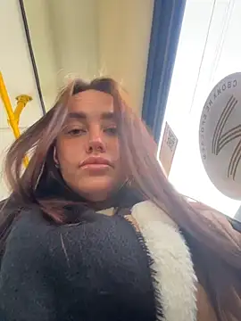 Snapshot of KiraSunshine chatting on April 2026 06:07:02 AM KiraSunshine online show from April 2026 06:07:02 AM