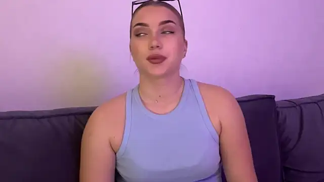 LouraStalter online show from November 2025 06:51:01 PM