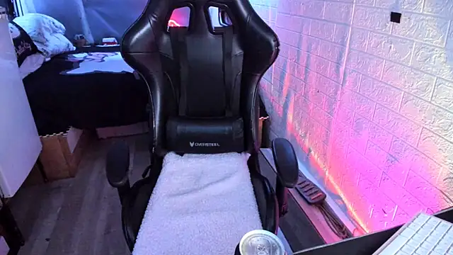 Snapshot of MartesBratty chatting on February 2026 10:26:01 PM MartesBratty online show from February 2026 10:26:01 PM