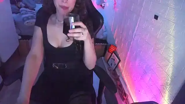 Snapshot of MartesBratty chatting on March 2026 10:37:02 PM MartesBratty online show from March 2026 10:37:02 PM