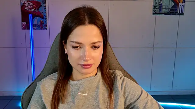 Snapshot of KiraVair chatting on October 2025 01:10:02 PM KiraVair online show from October 2025 01:10:02 PM