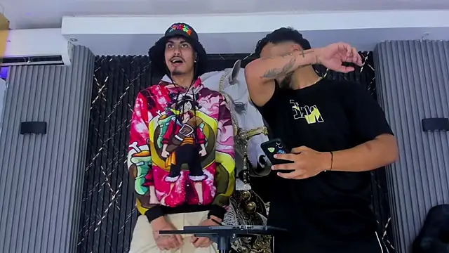 Snapshot of handsome_boys22 chatting on December 2025 04:22:01 PM handsome boys22 online show from December 2025 04:22:01 PM