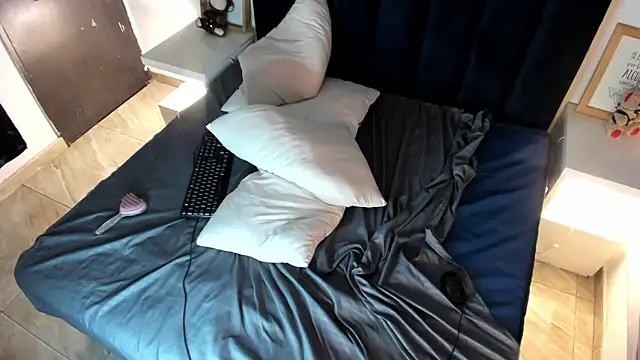 melanie roux   online show from April 2026 01:47:02 AM