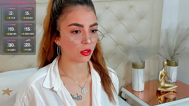 lucia lorenz online show from October 2025 11:28:01 AM