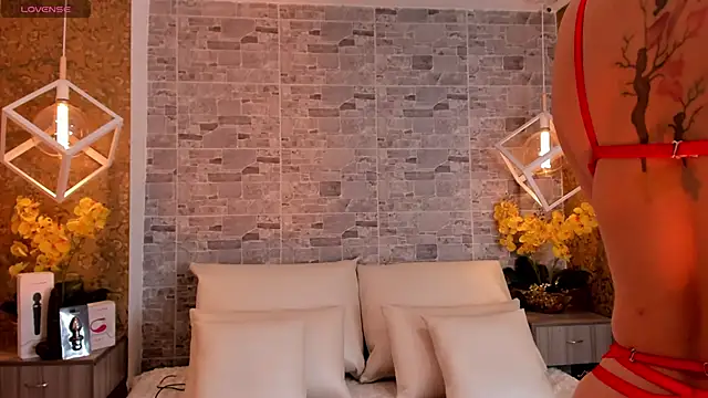 Snapshot of Catalina-Thompson chatting on November 2025 12:07:02 PM Catalina-Thompson online show from November 2025 12:07:02 PM