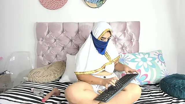 Inaya Khalifa online show from November 2025 03:05:01 AM