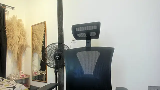 Inaya Khalifa online show from February 2026 01:13:01 AM