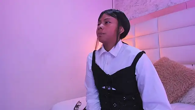 Snapshot of Sofia_clk chatting on November 2025 03:28:02 AM Sofia clk online show from November 2025 03:28:02 AM