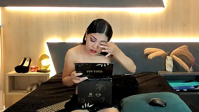 LorenaVarga online show from May 2026 07:22:01 PM