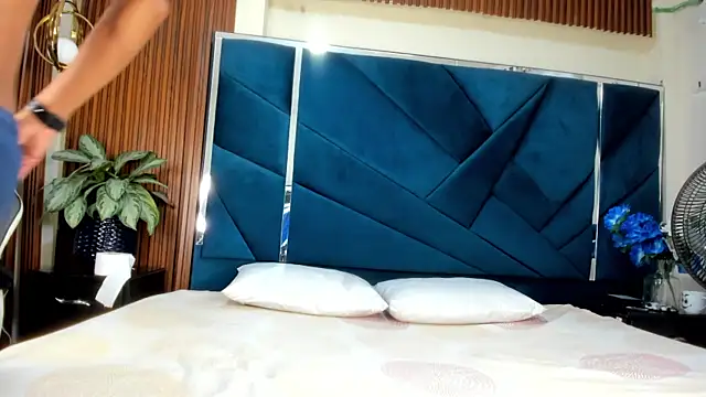 Emiliano Reyes online show from November 2025 02:13:01 AM