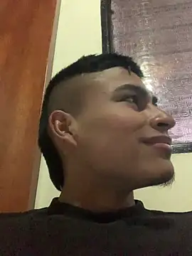 Snapshot of Emiliano_Reyes chatting on July 2026 04:15:02 AM Emiliano Reyes online show from July 2026 04:15:02 AM