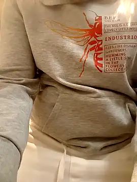 Snapshot of Belgianslut chatting on December 2025 05:57:01 AM Belgianslut online show from December 2025 05:57:01 AM