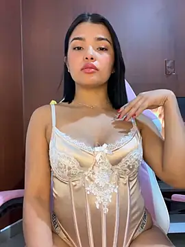 Snapshot of Chloe_Mullerr chatting on February 2026 11:04:02 PM Chloe Mullerr online show from February 2026 11:04:02 PM