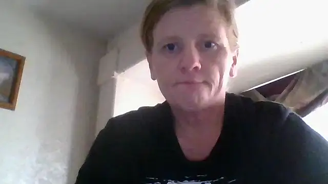 EazyEMLXL online show from November 2025 06:19:02 PM