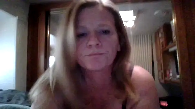 EazyEMLXL online show from November 2025 07:57:02 PM
