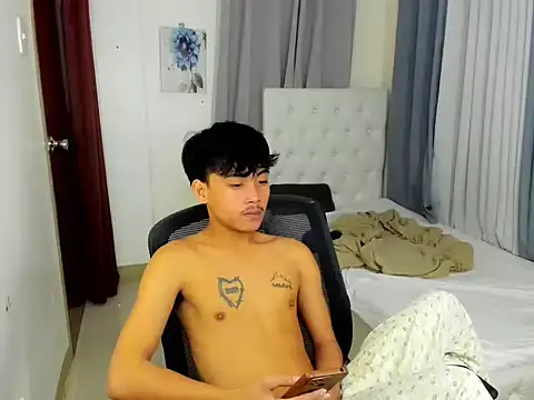 Snapshot of hardcocktwink chatting on November 2025 04:40:02 PM hardcocktwink online show from November 2025 04:40:02 PM