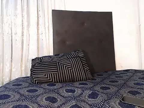 MinnieBee101 online show from February 2026 11:57:02 PM