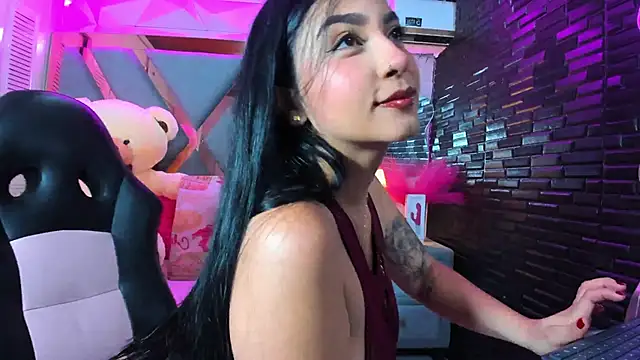 Scarlet Reyes online show from May 2026 01:18:01 PM