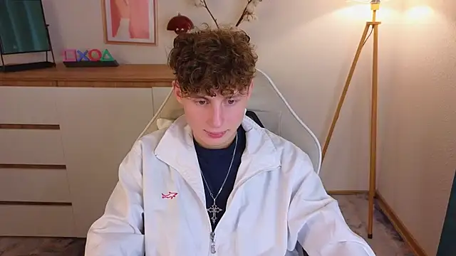 crisp1n online show from October 2025 03:01:01 PM