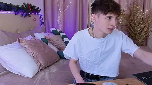 crisp1n online show from December 2025 10:14:01 PM