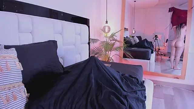 Hanna palmer  online show from October 2025 09:15:02 PM