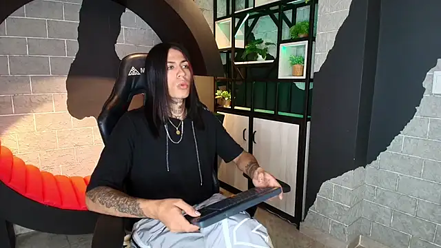 ArohomLester online show from November 2025 11:12:02 AM