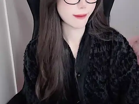 Snapshot of -Alicee- chatting on November 2025 03:06:01 AM -Alicee- online show from November 2025 03:06:01 AM