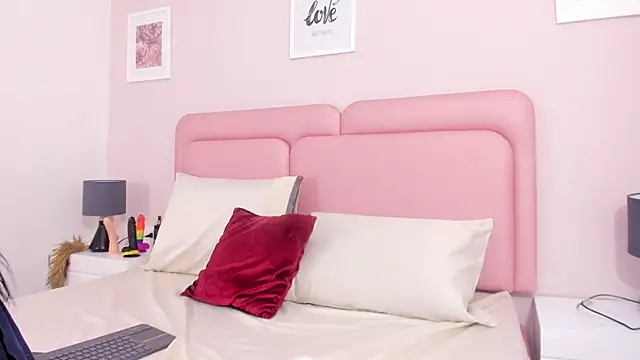 catalina smile  online show from October 2025 01:39:01 AM