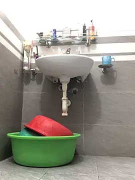 HinayLa online show from March 2026 10:27:02 PM